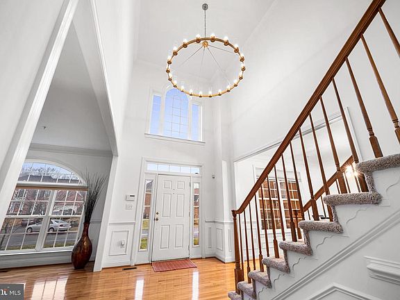3rd image of 504 Ashaway Ln