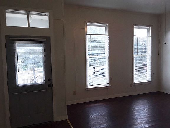 2nd image of 1034 S 6th St APT 1