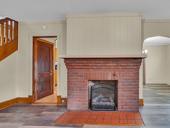 2nd image of 904 Broadway