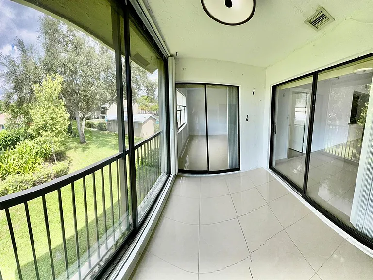 9657 Riverside Dr — Photo 2