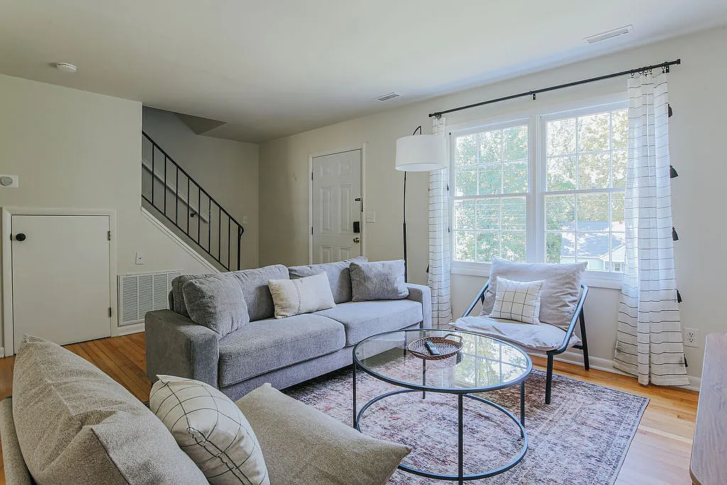2 bed, 1.5 bath, 1034 sqft, $2,950 — Photo 1
