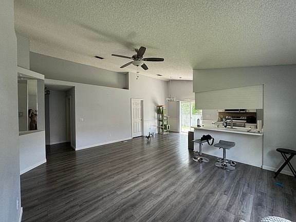 5th image of 2232 Donegan Pl