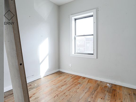 5th image of 1347 De Kalb Ave #L2