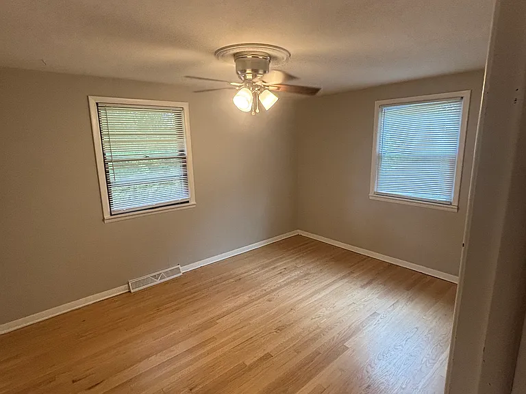 2403 NE 72nd St — Photo 10
