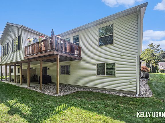 3rd image of 938 S Sandalwood Cir