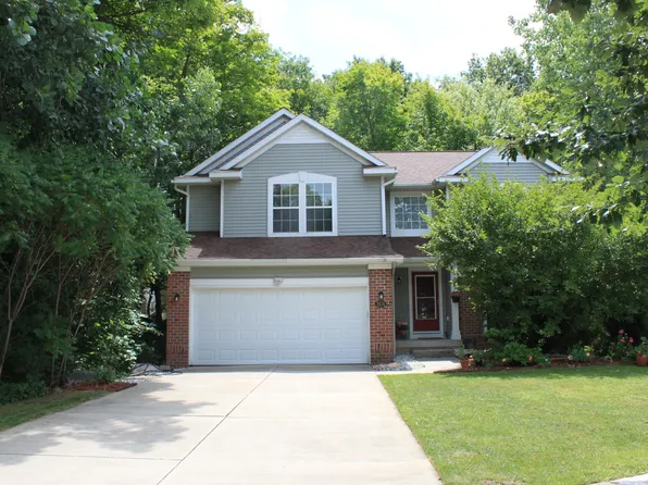 3574 Long Grove Dr SE, Kentwood, MI 49512
