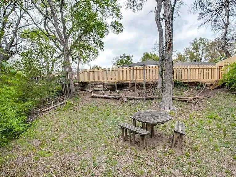 726 Cottonwood Cir — Photo 42