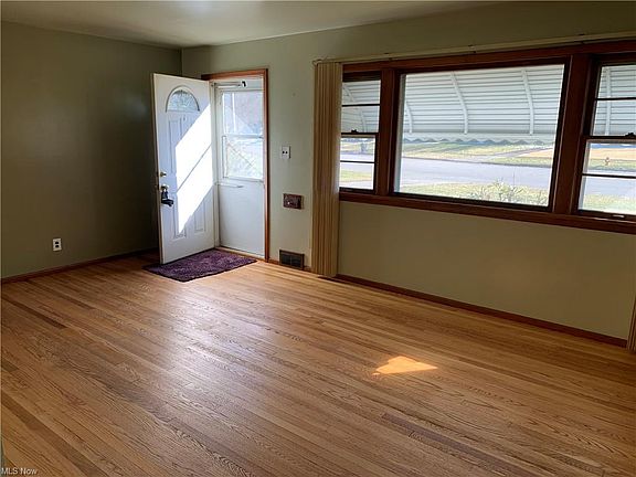 4th image of 3328 Quentin Dr