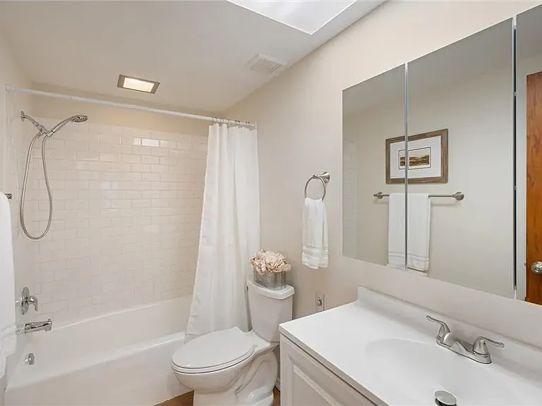 977 Oakdale Ave — Photo 9