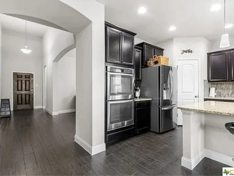 807 Old World Dr — Photo 30
