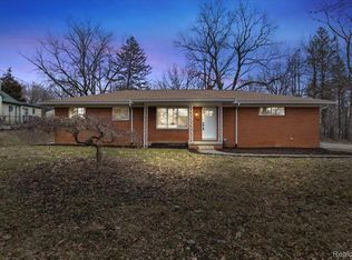 310 Hillcliff Dr, Waterford, MI 48328