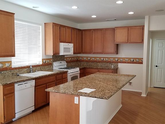 5th image of 16157 Crespin Ct