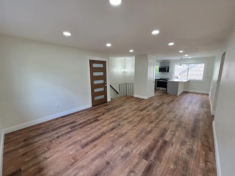 6305 Englewood Ave #1 — Photo 13