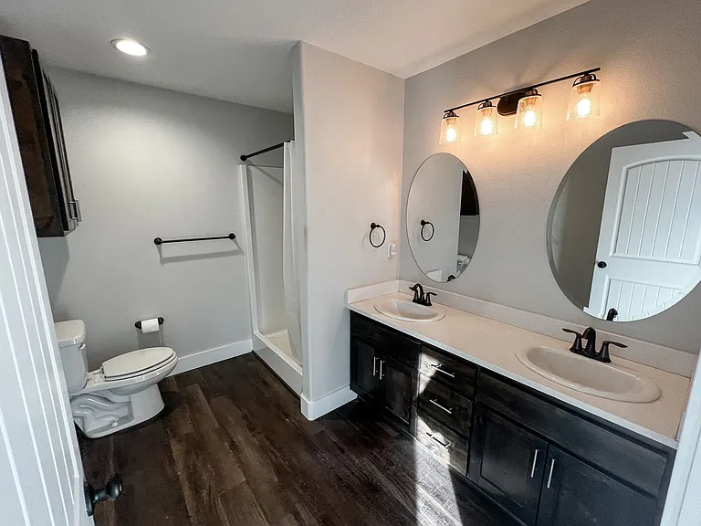 5727-5729 Honey Bee St S — Photo 24