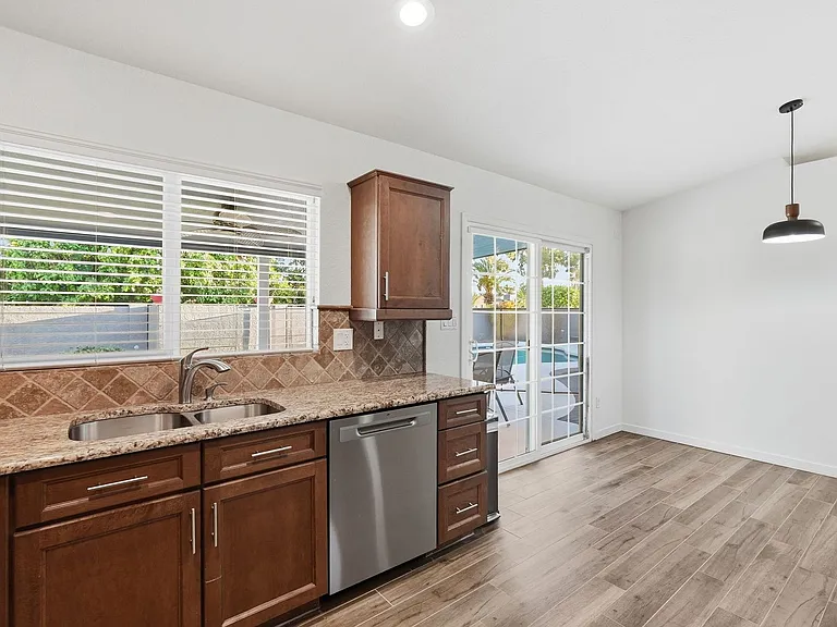 6823 E Grandview Dr — Photo 12