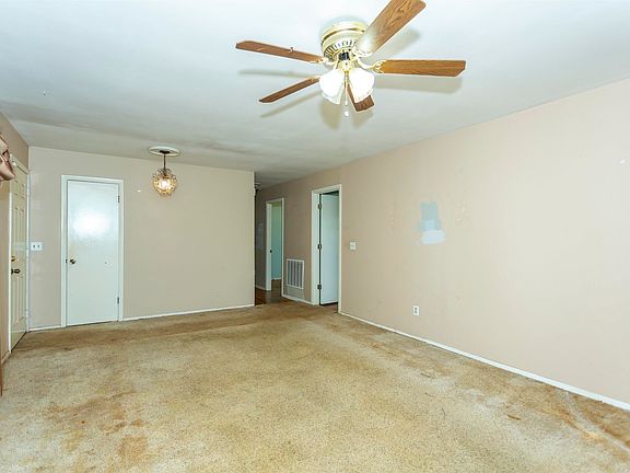 5th image of 2801 Clyburne St