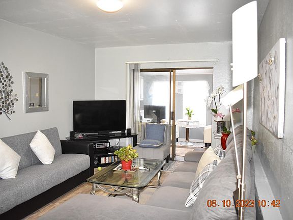 4th image of 224 Los Olivos Ave