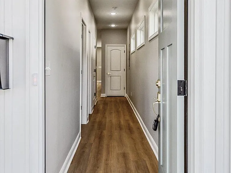636 N Limestone — Photo 30