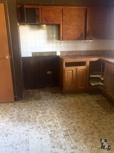2nd image of 211 Crozier Dr