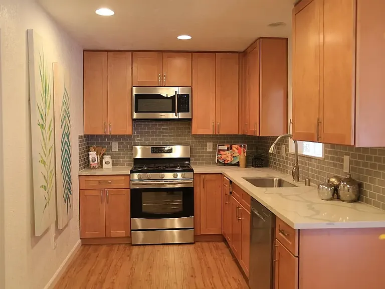 3829 Delaware Ave — Photo 7