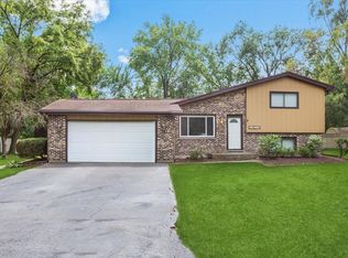 33W067 Bonnie St, St Charles, IL 60174