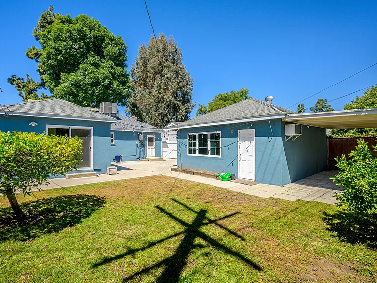 6438 Densmore Ave — Photo 22
