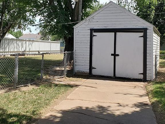 3rd image of 1232 SW 37th St