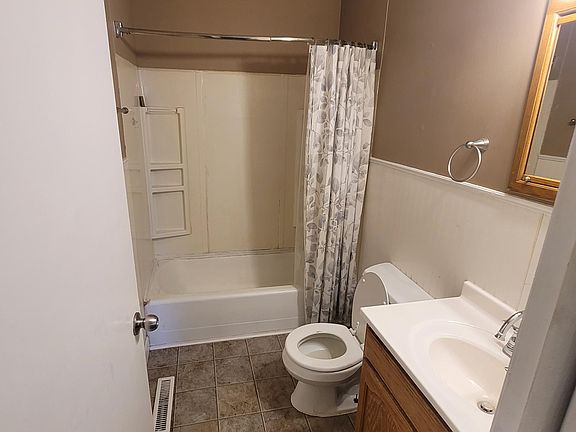 3rd image of 217 E 9th St
