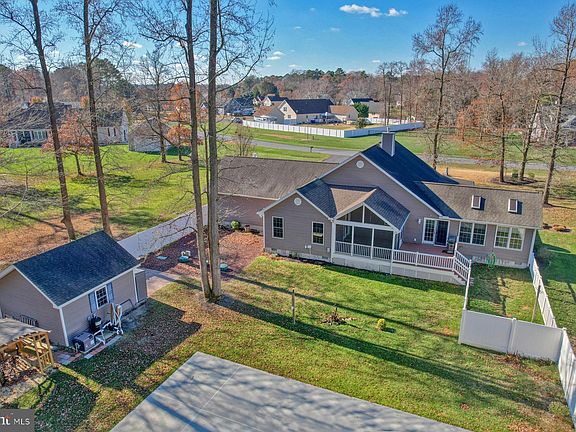 5th image of 2 Lewis Dr