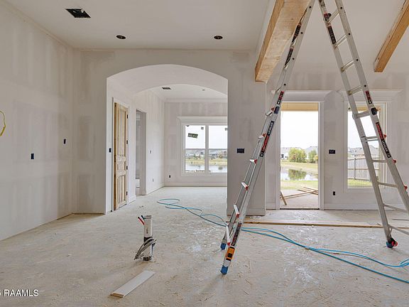 3rd image of 407 Last Quarter Dr