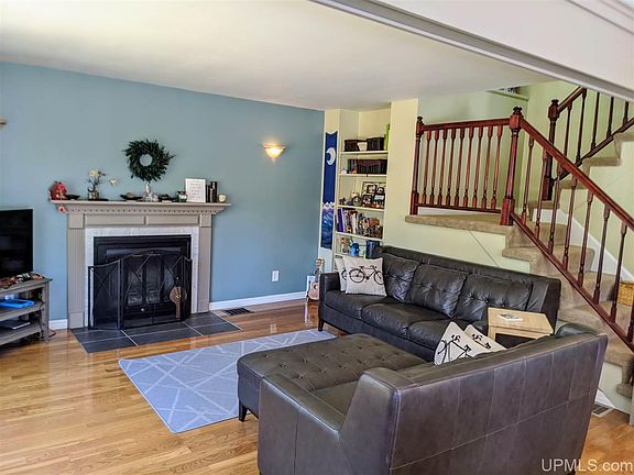 3rd image of 642 Lakewood Ln