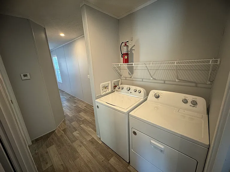 17 Pine Ave — Photo 23