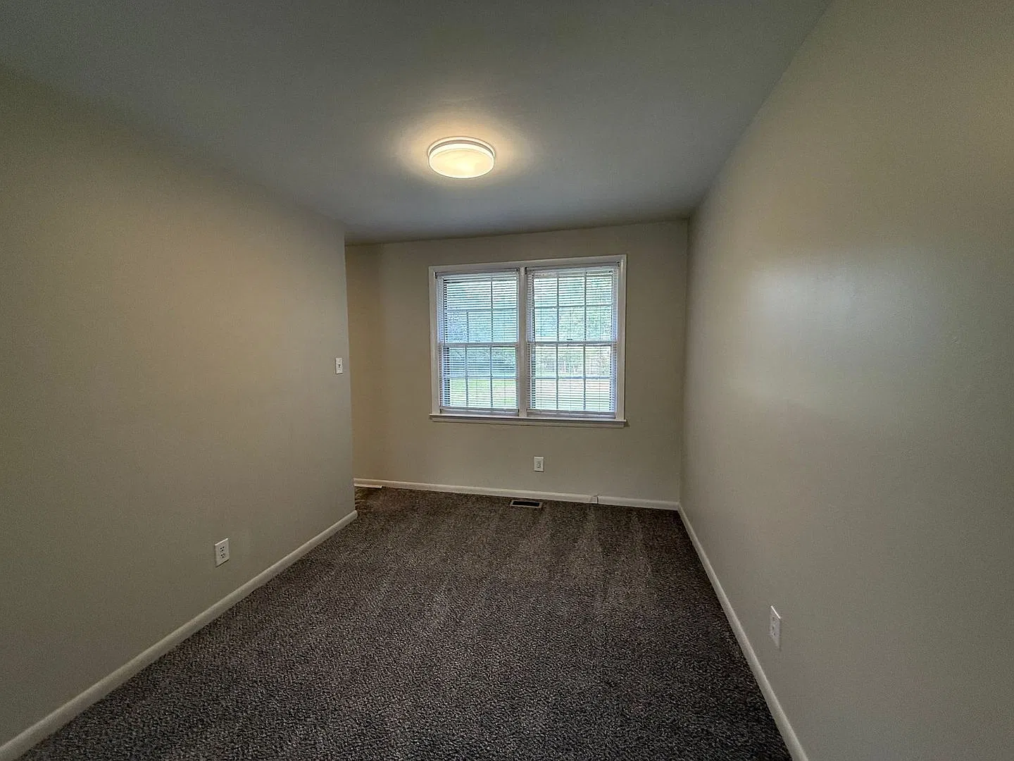 3 bedroom, 1 bath House — Photo 3