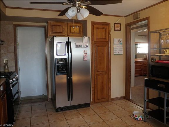 5th image of 35997 Hillcrest Dr