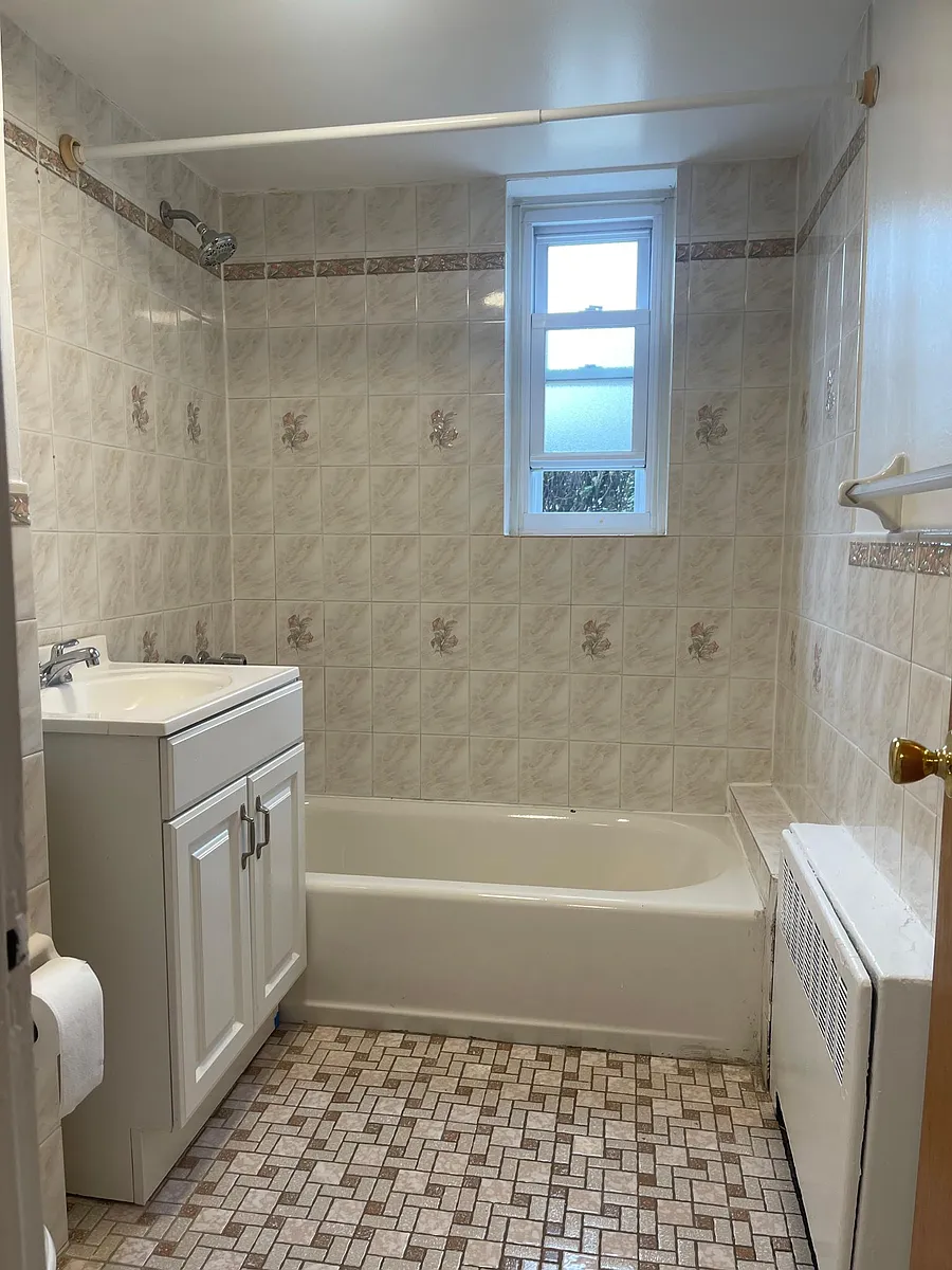 Building Photo - 1284 Pelham Pkwy S #1A