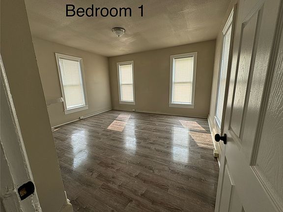 4th image of 12 S Wade Ave Unit 1