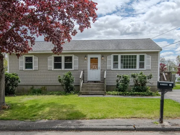 28 Lafayette St, Amesbury, MA 01913