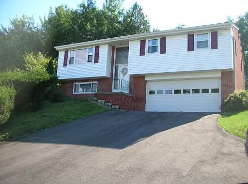 Sensational Split with 2 car garage!