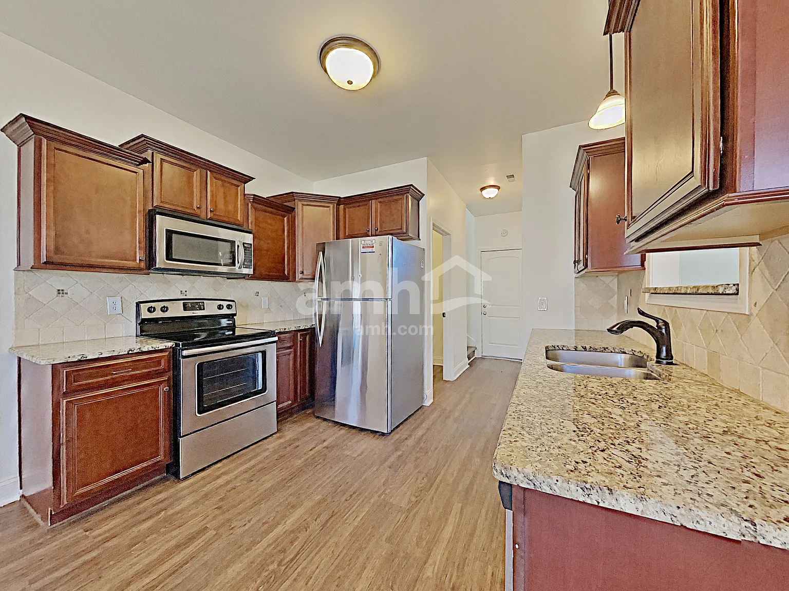 4 bed, 3.0 bath, 2300 sqft, $2,520 — Photo 4