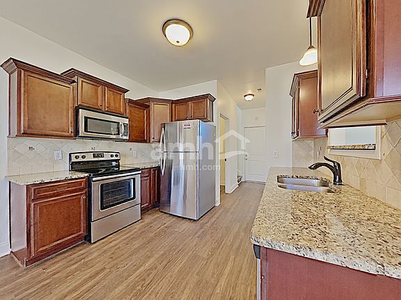 4th image of 3626 Sweetbriar Ave