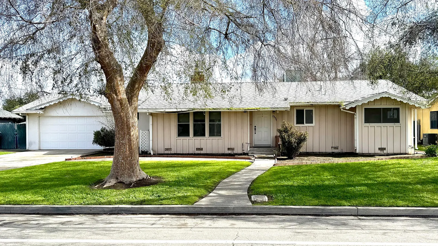 2335 N Douty Street photo 1