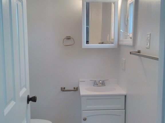 4th image of 215 S 2nd St #B