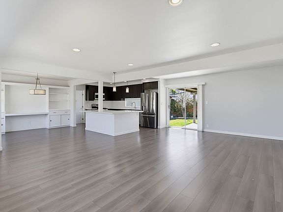 2nd image of 7195 Colony Rd