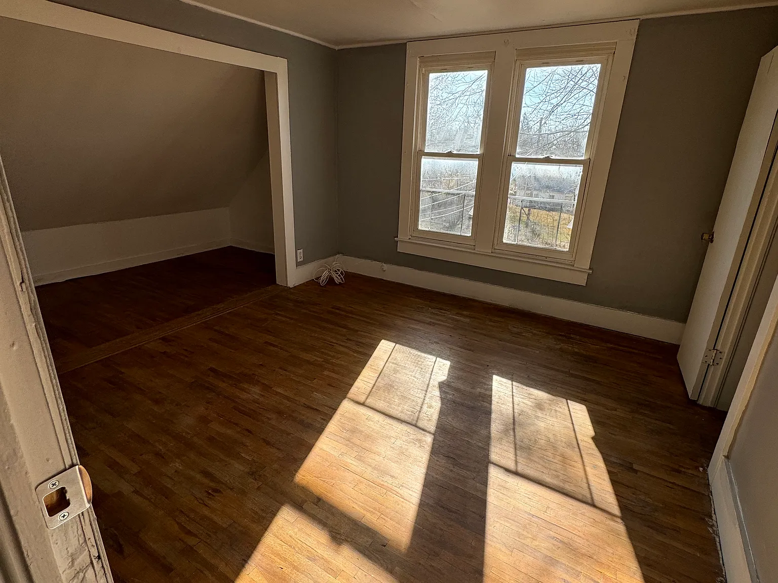 3 bed, 1050 sqft, $1,200 — Photo 1