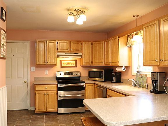 5th image of 579 Elm Ave