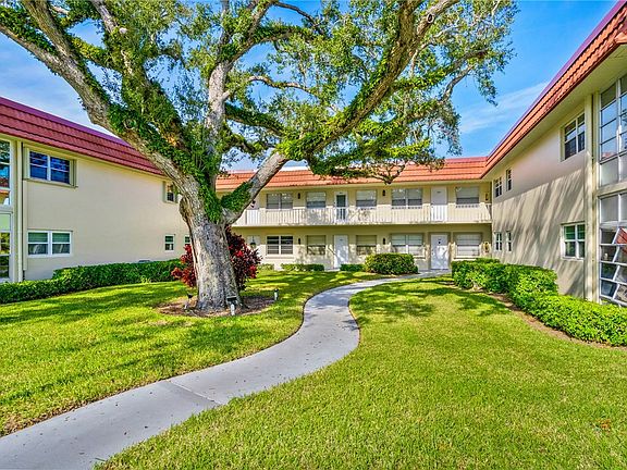 2nd image of 18 Vista Palm Ln APT 106