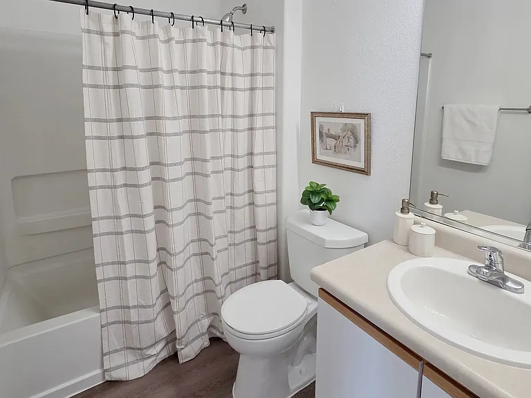 Featuring contemporary finishes and an inviting design, our bathrooms offer the perfect balance of both comfort and convenience.