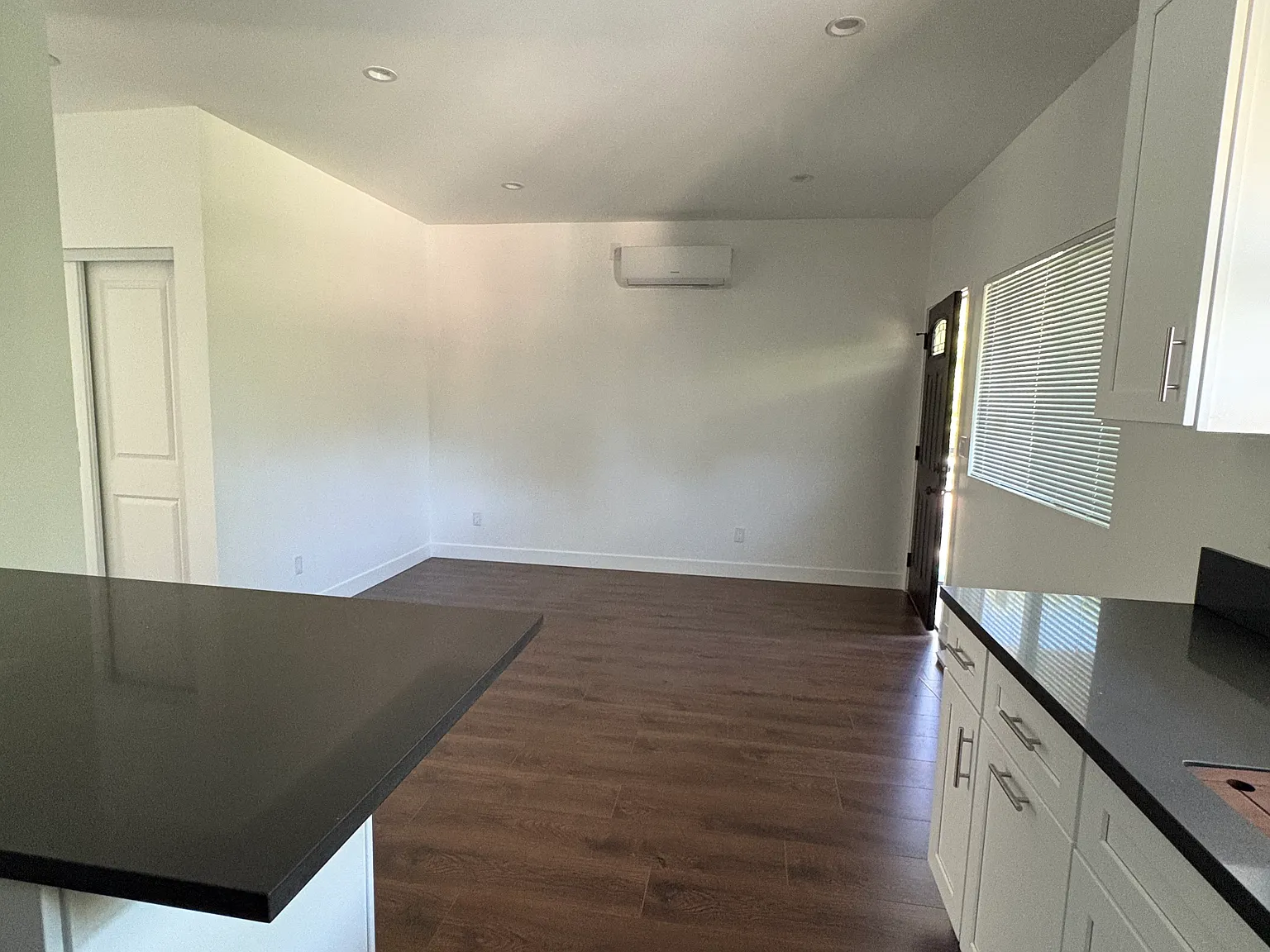 2 bed, 750 sqft, $2,800 — Photo 3