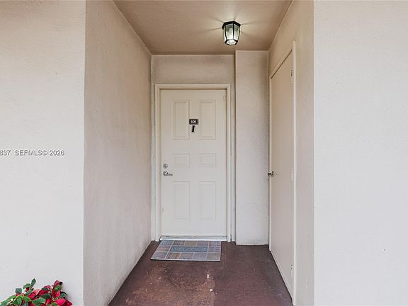 3rd image of 101 SW 96th Ter APT 101