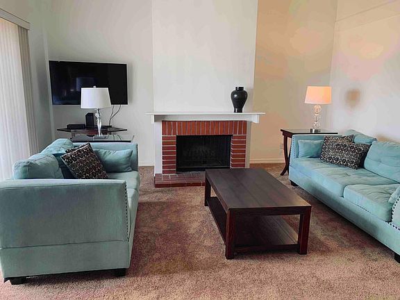 5th image of 951 Mariposa Ln